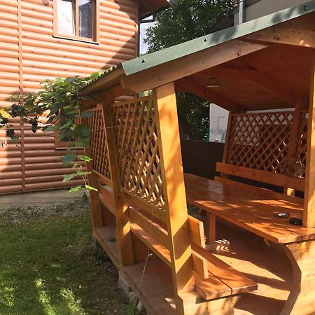 Hotel Базилік Yaremche Exterior foto